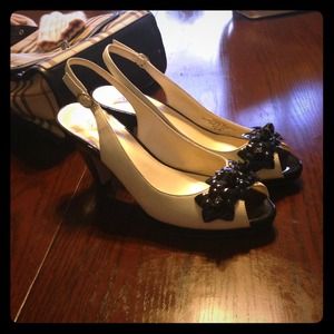 Peep Toe Anne Klein Pump