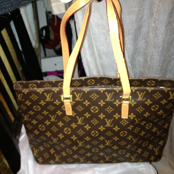 "LV" bag.. On hold for @emarino