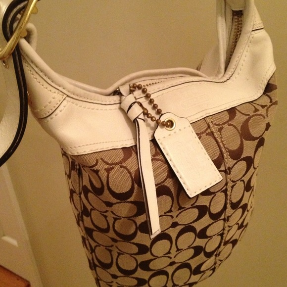 Authentic White Signature Coach Purse - Picture 3 of 6