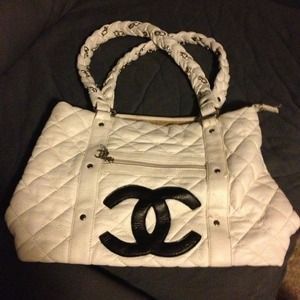 NOT authentic! Chanel lookalike bag