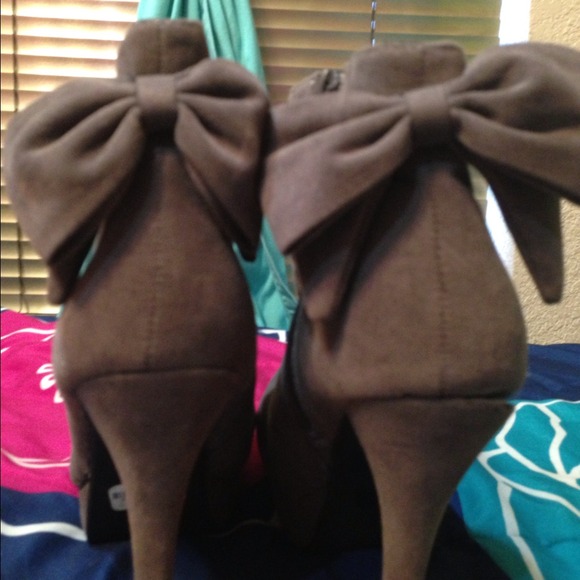 Forever 21 gray bow booties - Picture 2 of 4