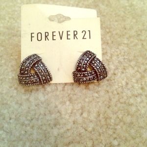 Cute triangular black Diamond earrings