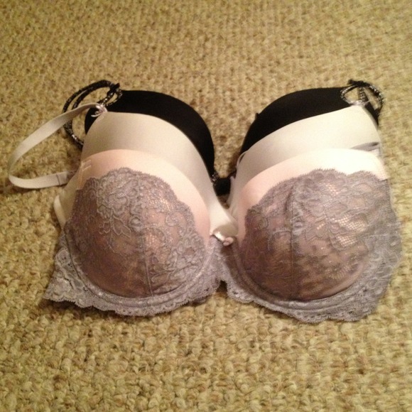 ***Sold*** Victoria's Secret Bra Bundle - Picture 1 of 1