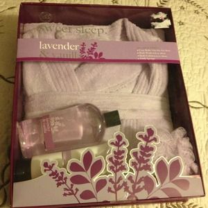 Lavender robe 36 long & gift set NWOT🍭