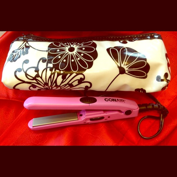 SOLD 💕💕 mini travel straightener - Picture 1 of 1