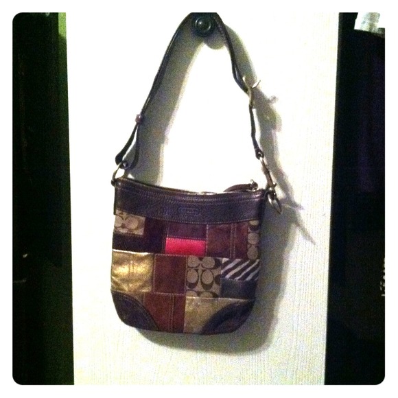 Small *AUTHENTIC* Coach bag...great condition!