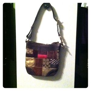 Small *AUTHENTIC* Coach bag...great condition!