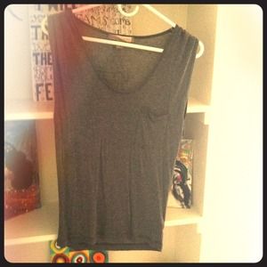 grey sleeveless shirt