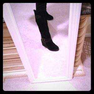 Never worn authentic Tory Burch Boots