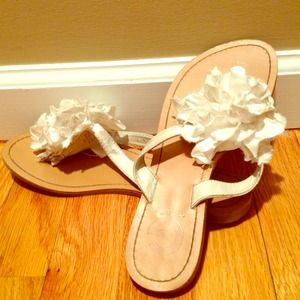 Guess flip flop sandles