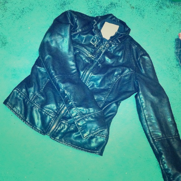 Aeropostale leather jacket !