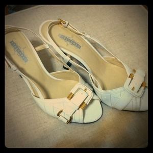 🎀REDUCED🎀 White with gold open toe heels
