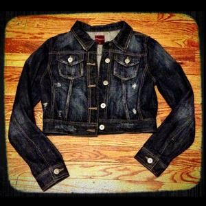 Cropped jean jacket & Tshirts