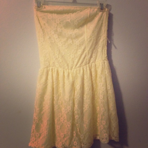 White/yellow lace romper