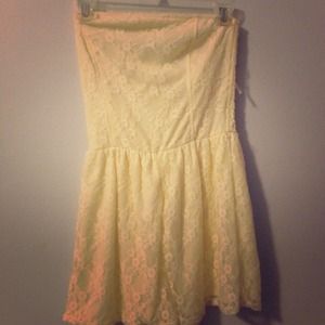White/yellow lace romper