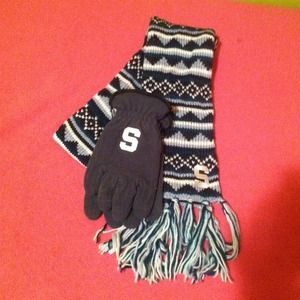 ⚠⚠reduced⚠⚠Michigan state gloves and scarf