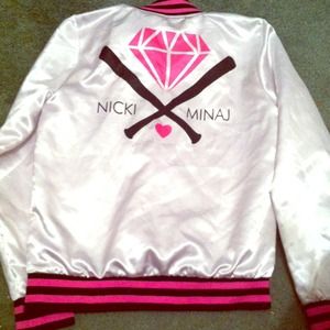 💥Sold💥Silk nicki Minaj letterman (;