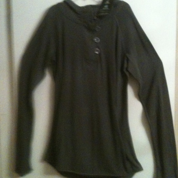 Lght./wght hoody never worn. Cute w/ leggings:)