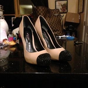 ⚡⚡RESERVED! ⚡⚡Nina pumps and guess heels