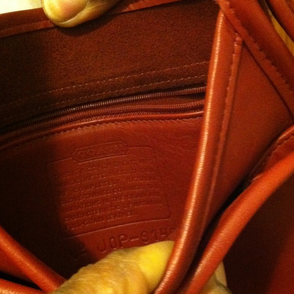PRICE DROP🎉💯 Authentic Coach HandBag 💯🎉 - Picture 3 of 4