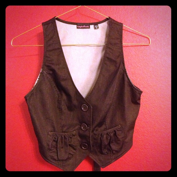 Black cropped vest