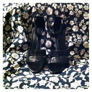Franco Fortini black t strap sandals size 8