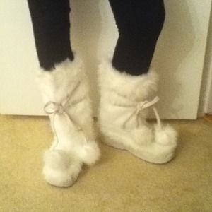 Victoria's Secret winter fuzzy boots size 9.