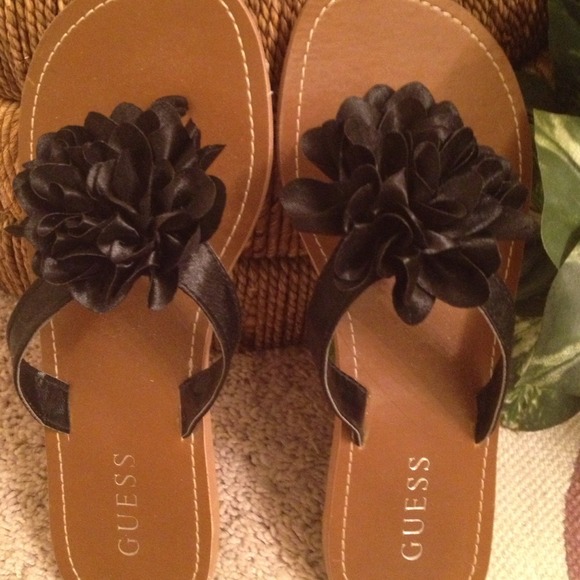 Darling Guess Flip Flops!!! 💕💜💕