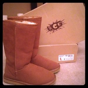 **Reserved**Women's ugg boots tall chestnut