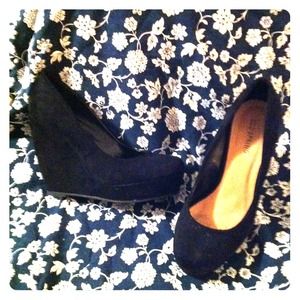 Call it Spring black wedge platform heel 7.5