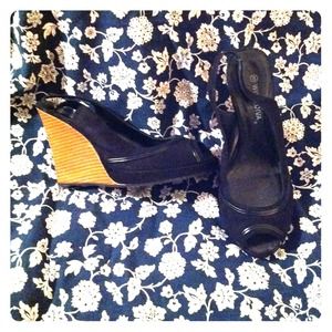 Wild Diva black wedge Sz 8 REDUCED