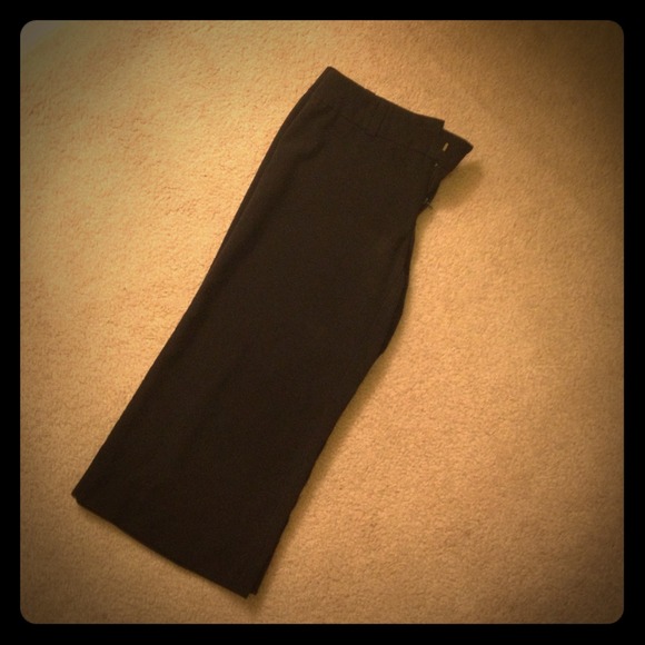 🔴SOLD 🔴 in bundle! Black dress capris