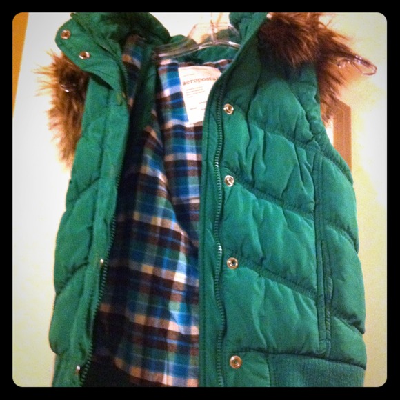 Aero. Green vest