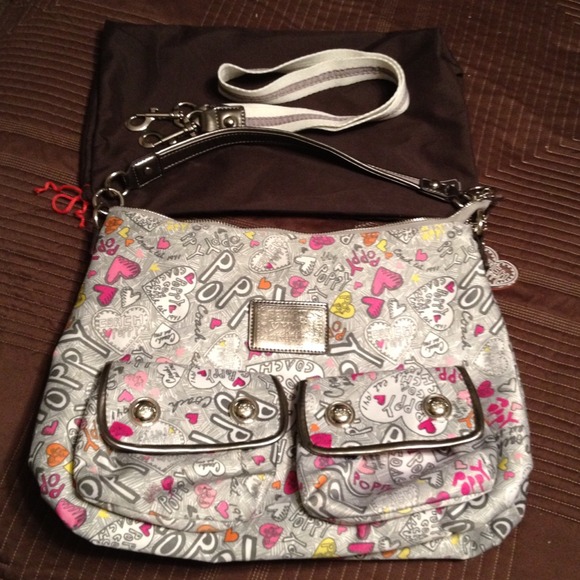 Offers! AUTHENTIC COACH purse w/cross bady strap.
