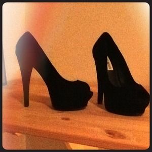 STEVE MADDEN size 7 suede peep-toe platform pumps