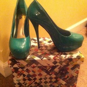 Teal high heals