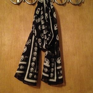 Scull scarf!