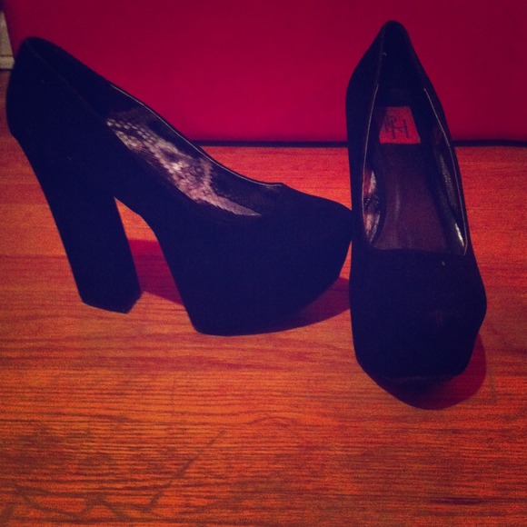 Black platform heels👠