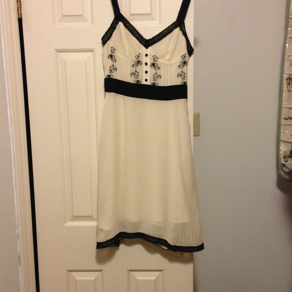 ⛔SOLD⛔ Forever21 ivory black lace dress