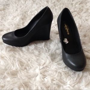 4" black wedges