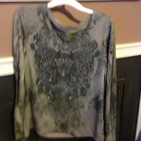 Green source shirt never worn too large