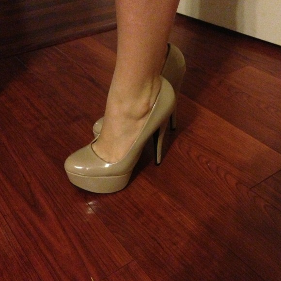 Basic sexy nude heel. Like new and worn 3 times