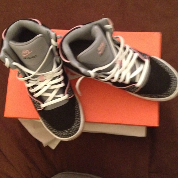 Nike Air Assaults - Picture 2 of 4