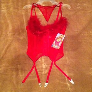 Red Mesh/Feather Garter Set