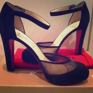 AUTHENTIC Black suede Christian Louboutin's pumps!