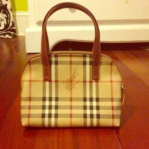 AUTHENTIC Burberry Purse ❌RESERVED❌