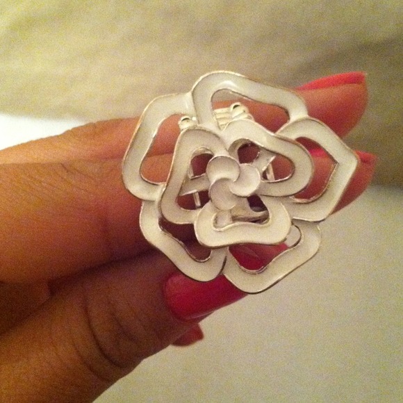 Flower ring💍 - Picture 2 of 4