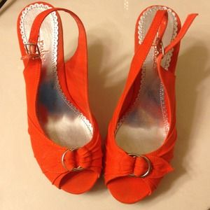 🌺Adorable Bright Orange Wedges!