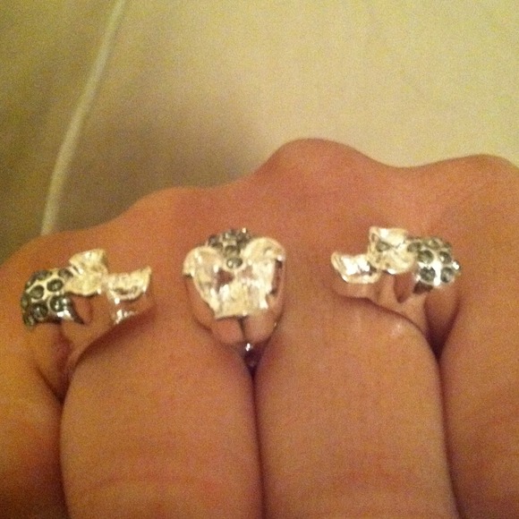 Skull ring 💍💀 - Picture 2 of 3