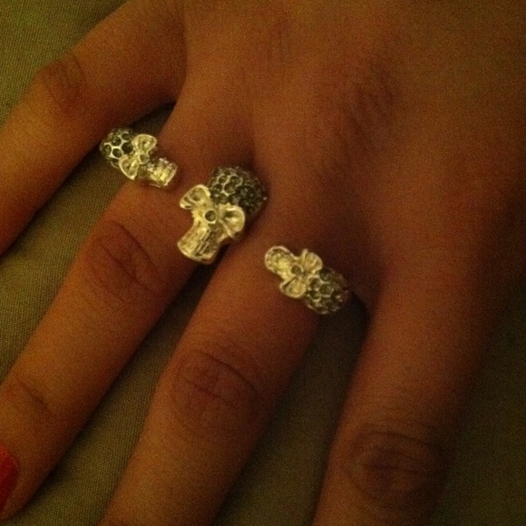 Skull ring 💍💀 - Picture 3 of 3